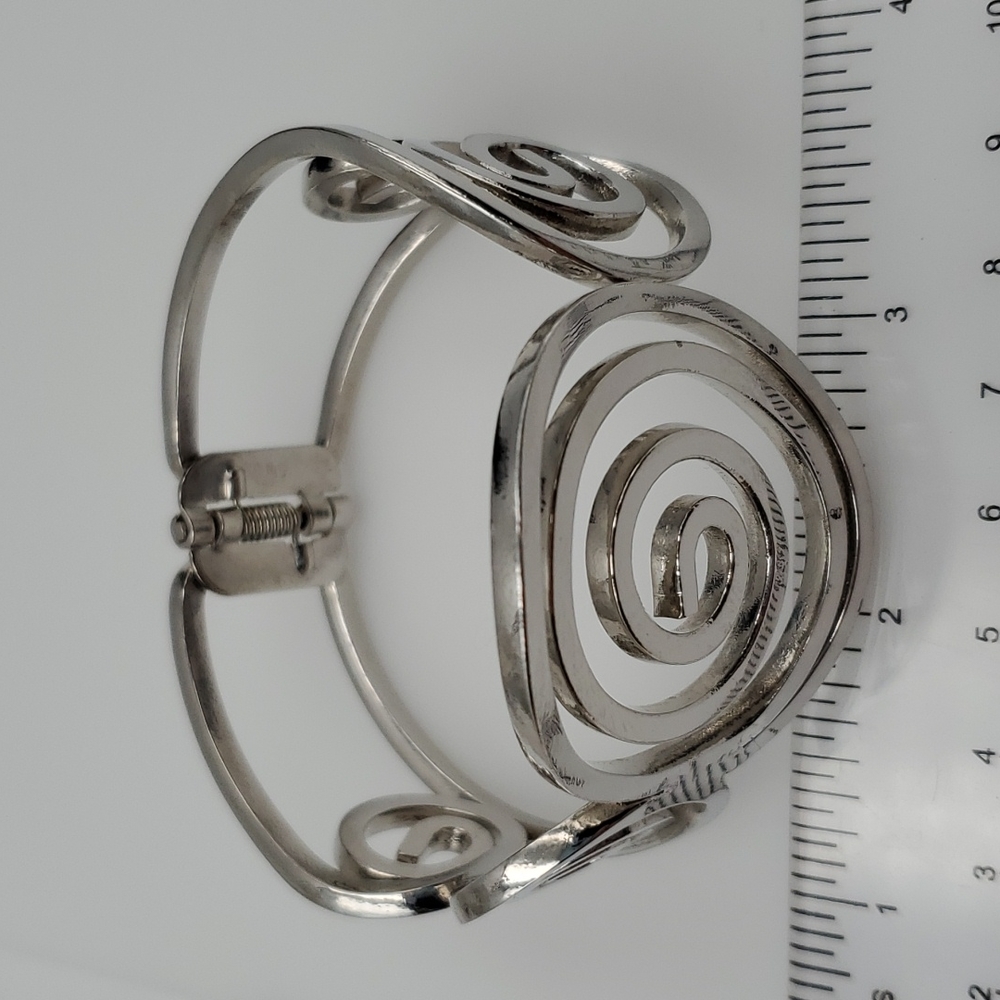 Silver Tone Geometric Pattern Bracelet - image 5